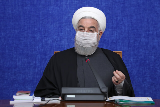 روحانی: دولت با همه توان کنار کادر درمان است