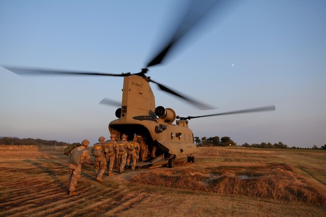 کاهش نظامیان آمریکا در عراق و افغانستان به ۲۵۰۰ سرباز