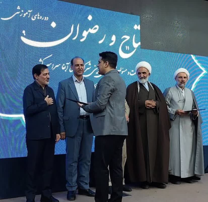تجلیل از مدیر روابط عمومی آبفا شیراز به عنوان مسول فرهنگی برجسته