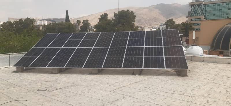 نصب پنل‌های خورشیدی بر روی ساختمان مرکزی، گامی در راستای مدیریت سبز