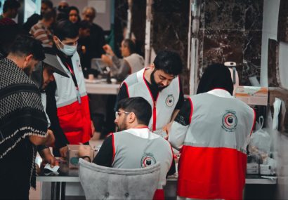 اعزام ۹۵ نیروی تخصصی هلال‌احمر فارس به درمانگاه‌های اربعین در کربلا و سامرا